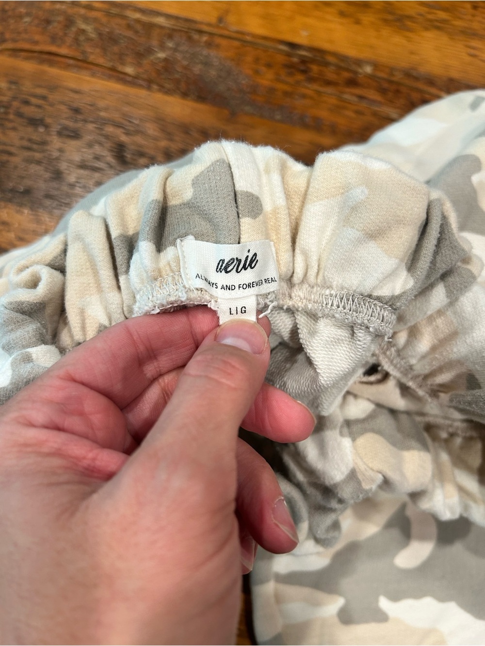 aerie Women’s Camouflage Joggers in Cream & Gray. Oversized large. - Picture 2 of 6